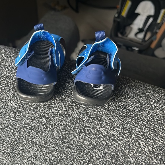 Never worn! Nike baby shoes, size 3c - Picture 5 of 8